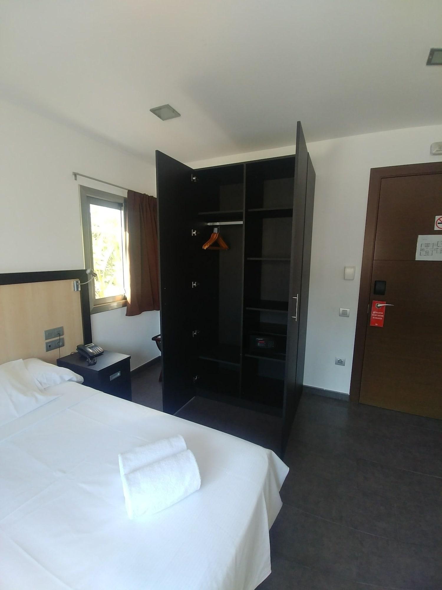 Hotel 170 Castelldefels Bagian luar foto