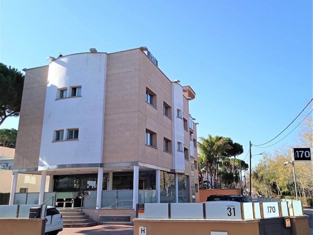 Hotel 170 Castelldefels Bagian luar foto